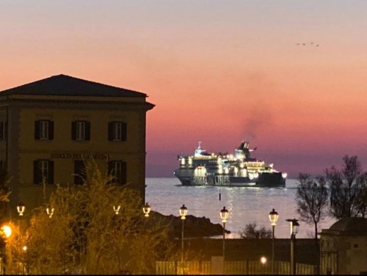 Sunset 39 Apartment Livorno Bagian luar foto